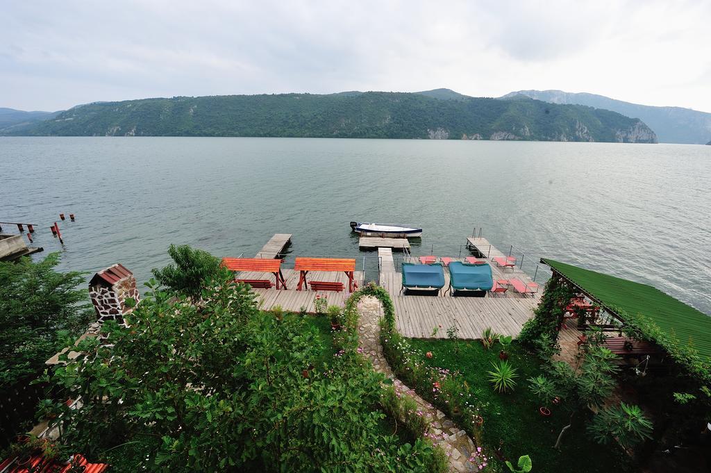 Casa Ana Serena Ieşelniţa Exterior foto