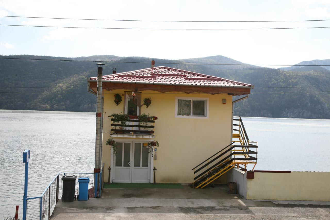 Casa Ana Serena Ieşelniţa Exterior foto