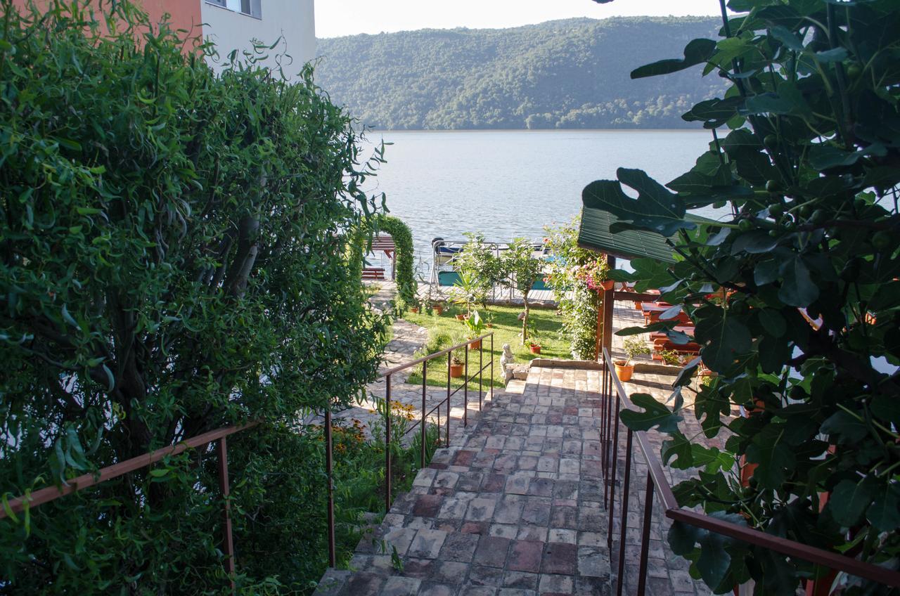 Casa Ana Serena Ieşelniţa Exterior foto