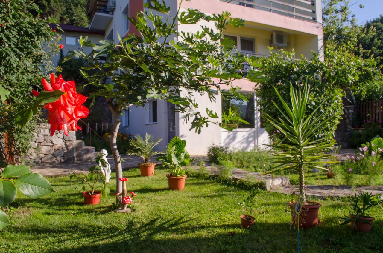 Casa Ana Serena Ieşelniţa Exterior foto