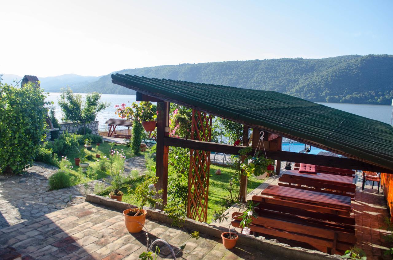 Casa Ana Serena Ieşelniţa Exterior foto
