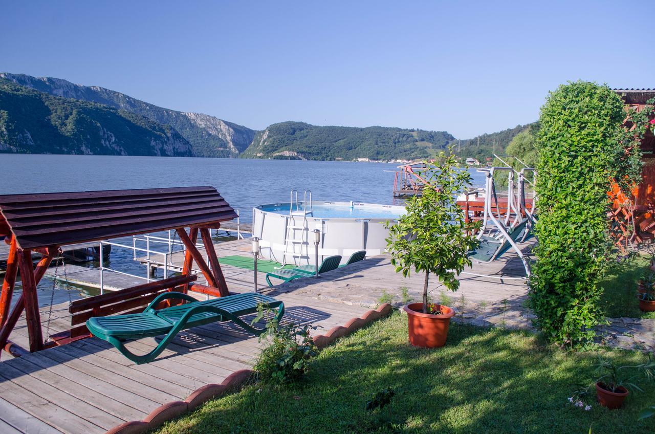 Casa Ana Serena Ieşelniţa Exterior foto